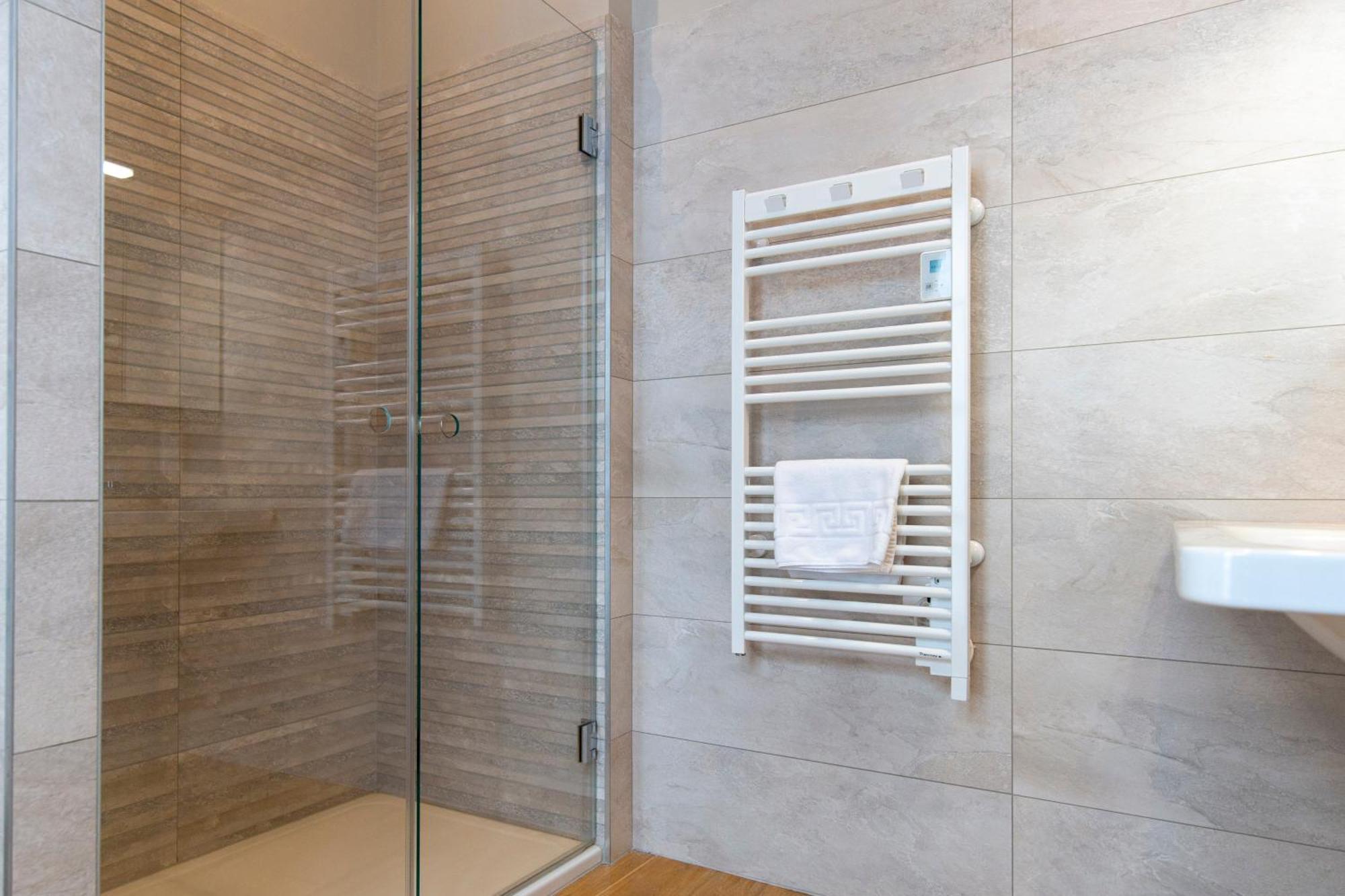 Escale Rochelaise, Gite Urbain Avec Spa Bain Nordique Et Sauna Tonneau لا روشيل المظهر الخارجي الصورة
