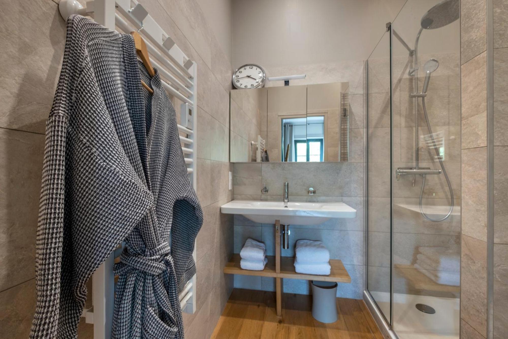 Escale Rochelaise, Gite Urbain Avec Spa Bain Nordique Et Sauna Tonneau لا روشيل المظهر الخارجي الصورة
