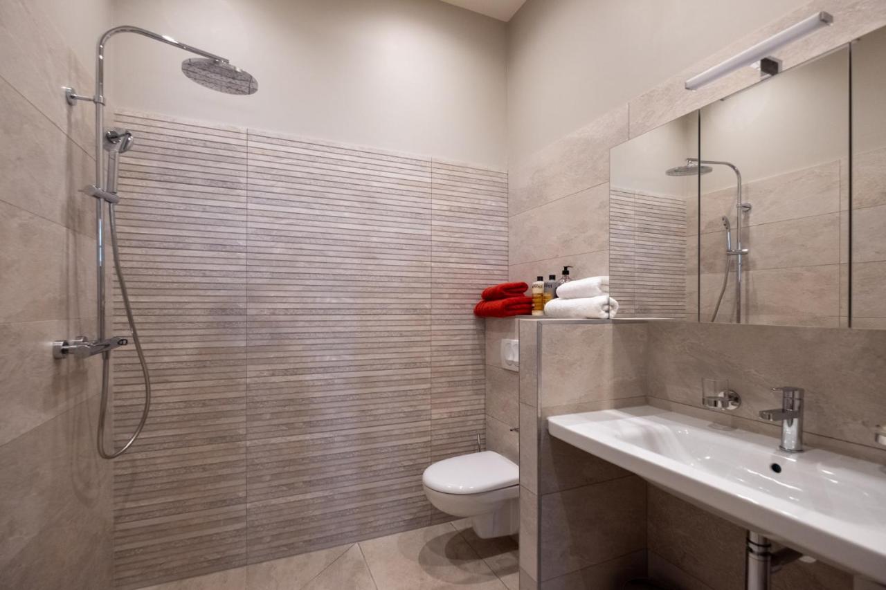 Escale Rochelaise, Gite Urbain Avec Spa Bain Nordique Et Sauna Tonneau لا روشيل المظهر الخارجي الصورة